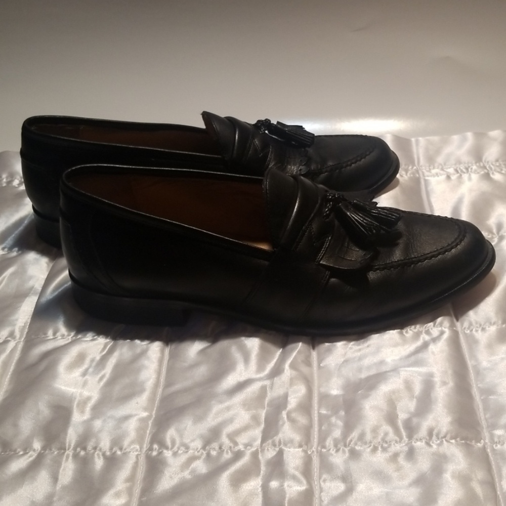 JOHNSTON AND MURPHY MENS SIZE 9.5 TASSLE LOAFER